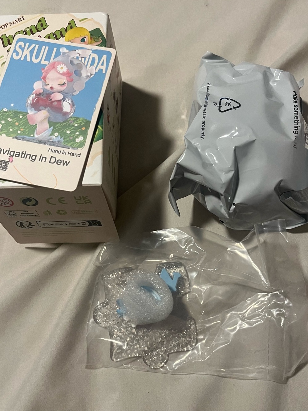 POP Mart Hand in Hand Skullpanda figure